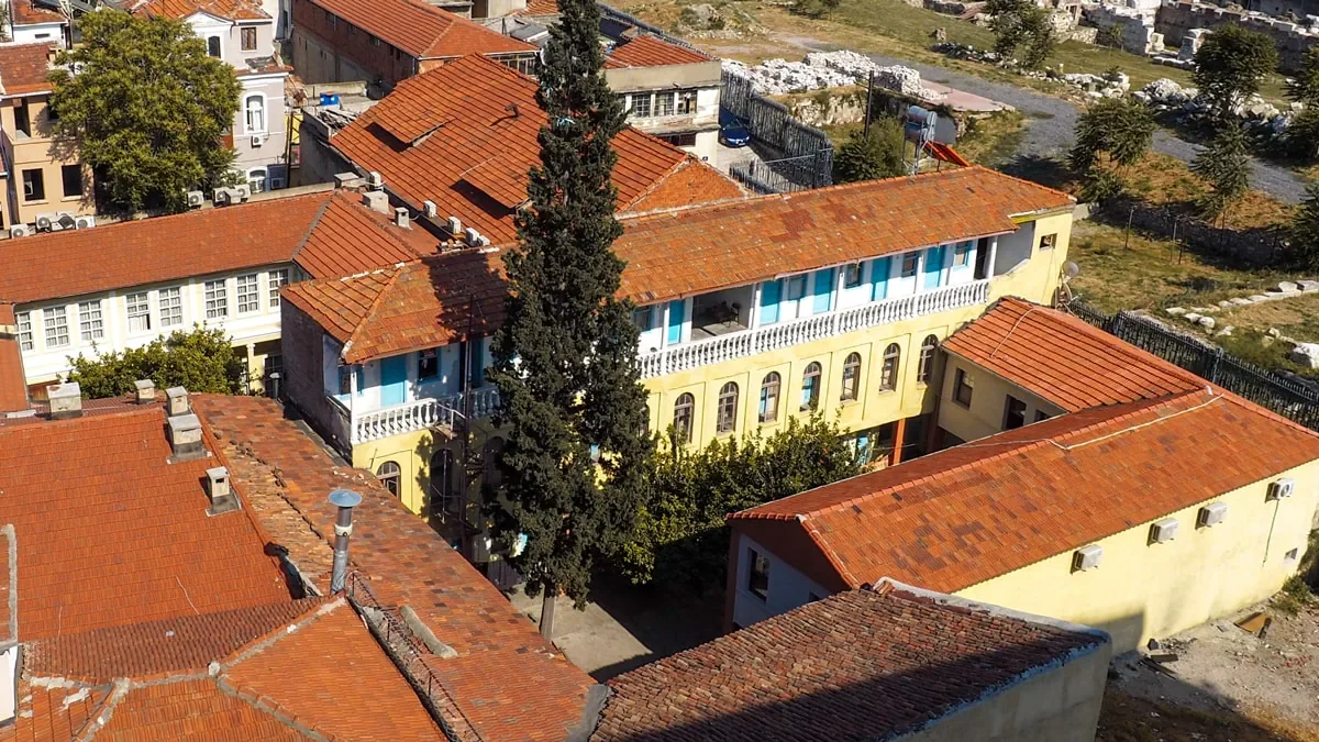 Jewish quarters, synagogues, cemeteries, books, Ladino and Sephardi culture in İzmir.
