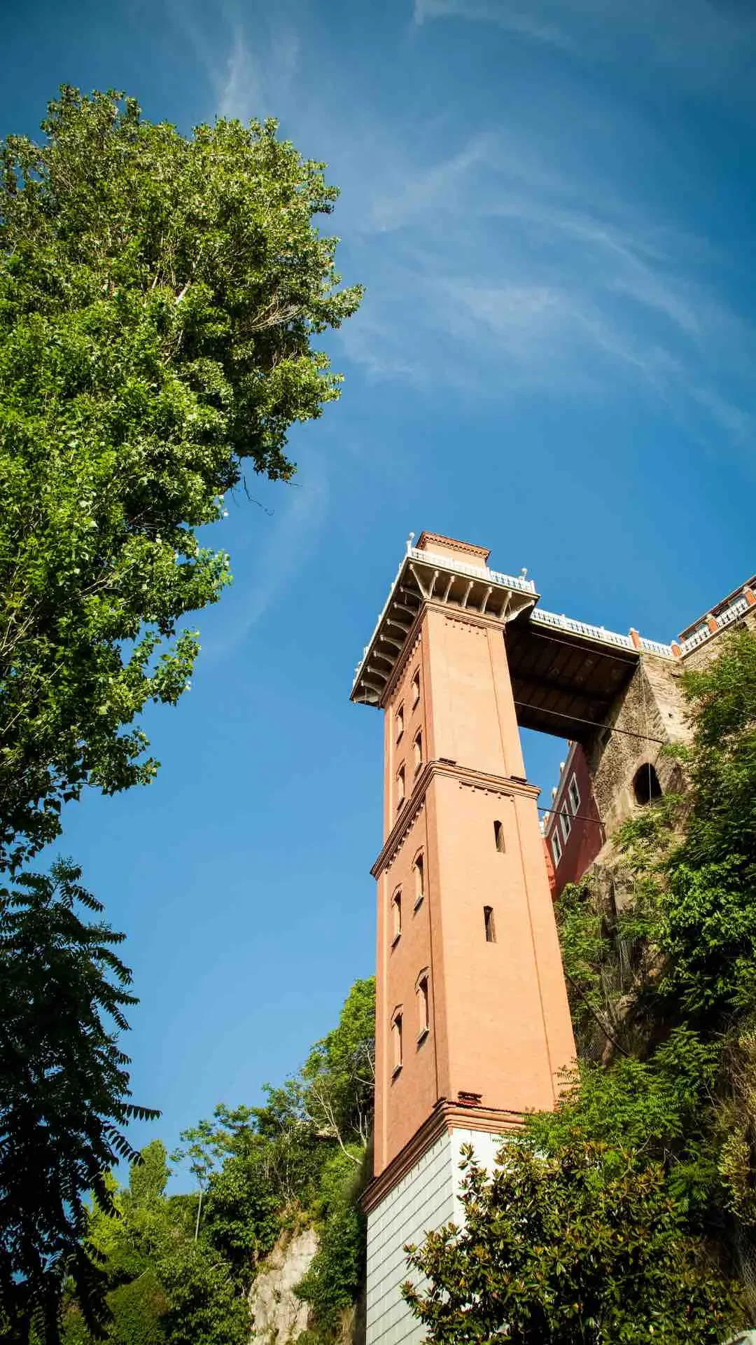 Audio guides and walking resources for Jewish heritage in İzmir.