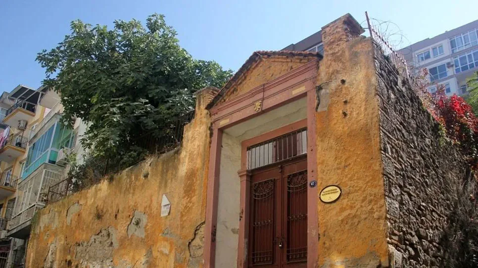 Rosh Ha-Har Synagogue in the Karataş area of İzmir.