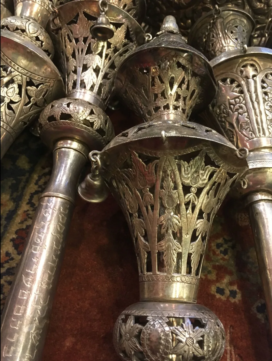 Torah rimonim.