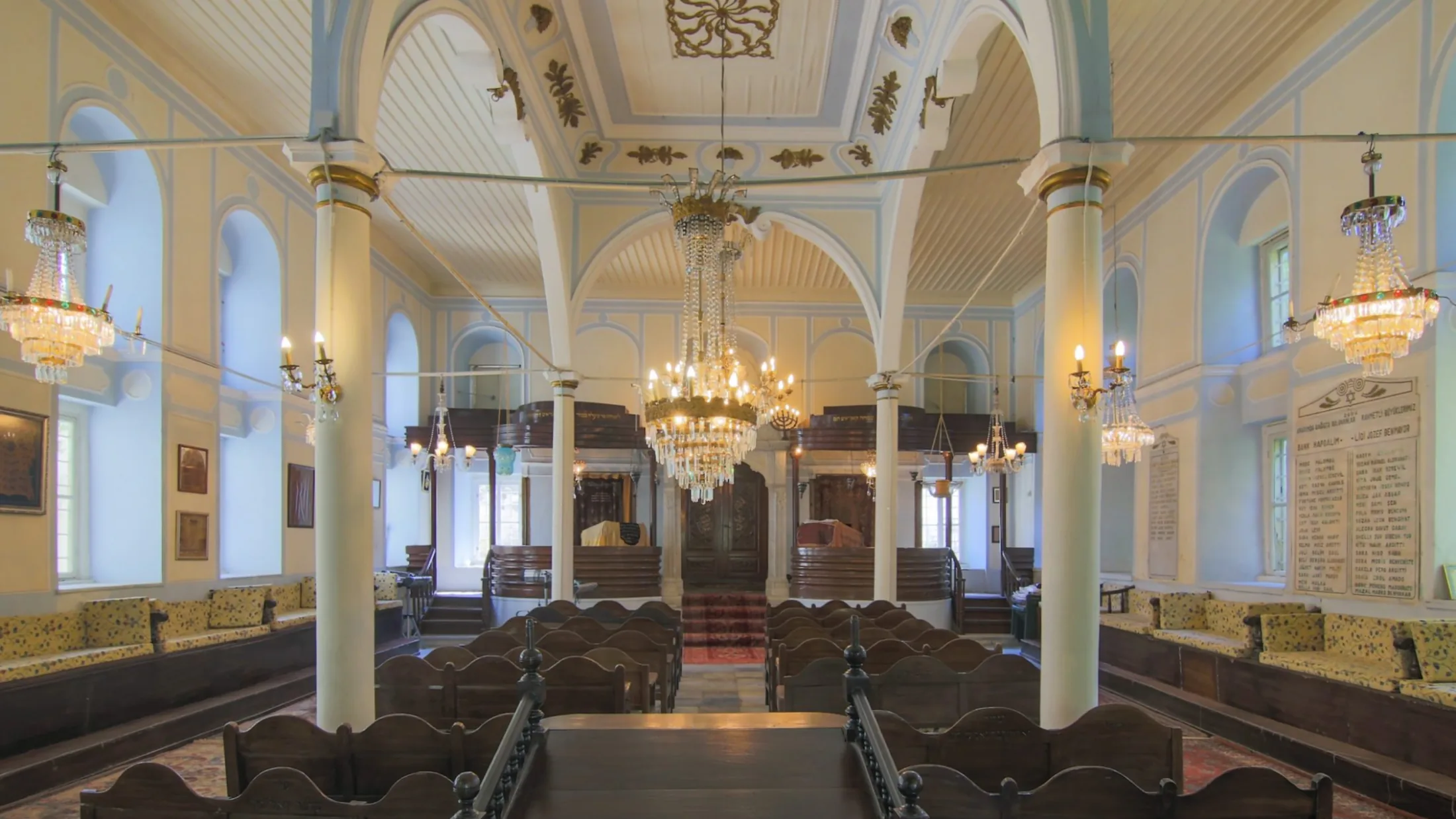 Sinyora, Giveret or La Signora Synagogue in Kemeraltı.