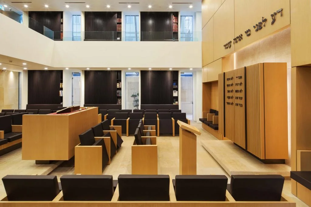 Side view of the modern Shaar Ashamayim Synagogue interior.